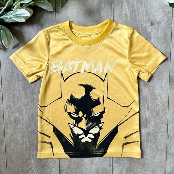 New Batman Graphic Toddler Boy T-Shirt Silky Yellow Batman Graphic T-Shirt 3T - Picture 2 of 11